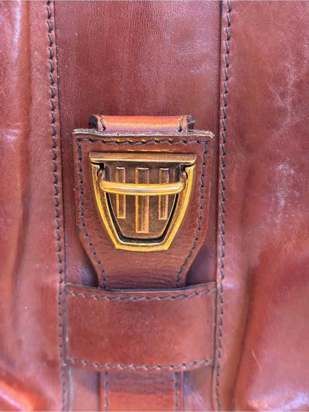The Bridge Men's Brown Leather Messenger Bag Briefcase with Brass Hardware